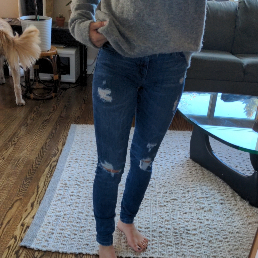 Bundle guess jeans and Wilfred sweater